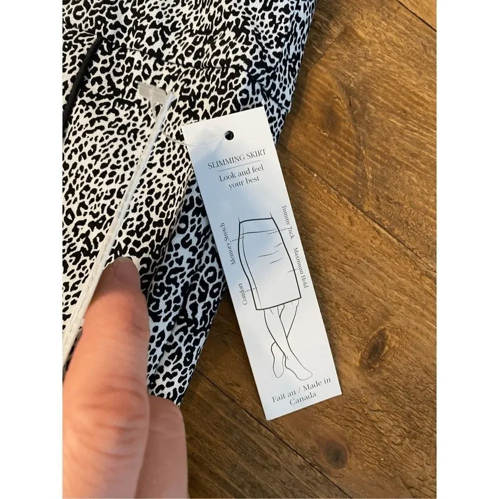 Margaret M Small NWT Selma Piping Detail Skirt Stitch Fix slimming black white